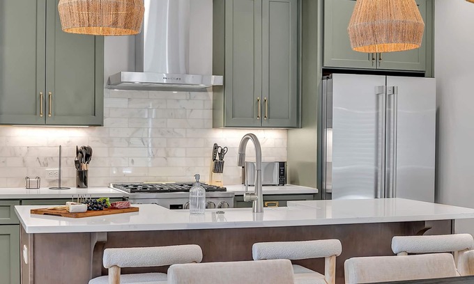 Berry Hill Cabaña | Alto-private Rooftop Deck-8 Mins to Broadway