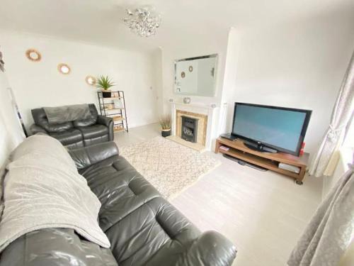 Werrington Casa | Alton Towers & Foxtail Barns & Oak Barns & Peak District