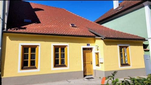 Melk Casa | Altstadthaus Marille mit Innenhofterrasse