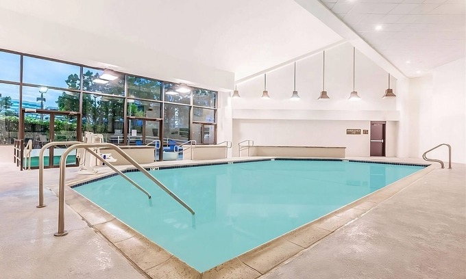 Irvine Business Complex Hotel | Always a Great Idea To Unwind! Near Marconi Automotive Museum, with Indoor Pool