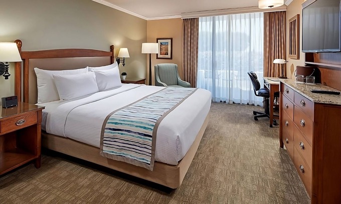 Coronado Hotel | Always a Great Idea To Unwind! Beach Access, Heated Pool, Private Parking!