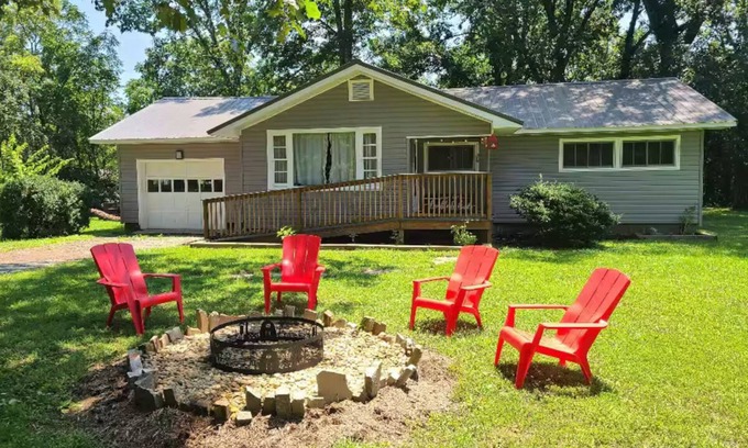 Pikeville Casa | Always Stay Humble & Kind Farm / Fall Creek Falls