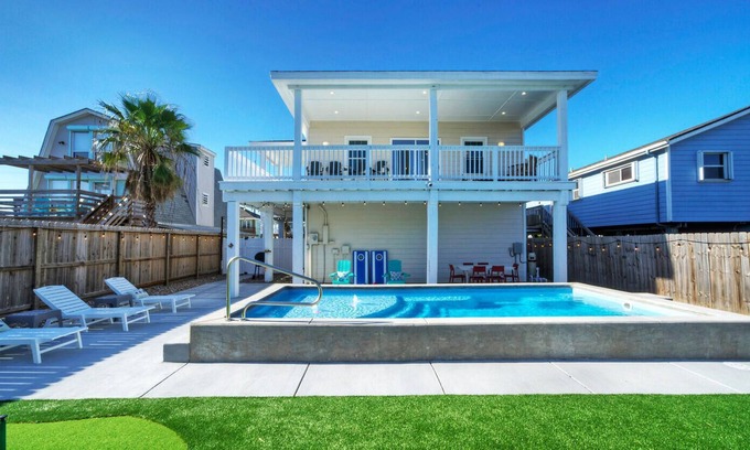 Leeward Sands Casa | Always Sunny, Putting Green, Pool