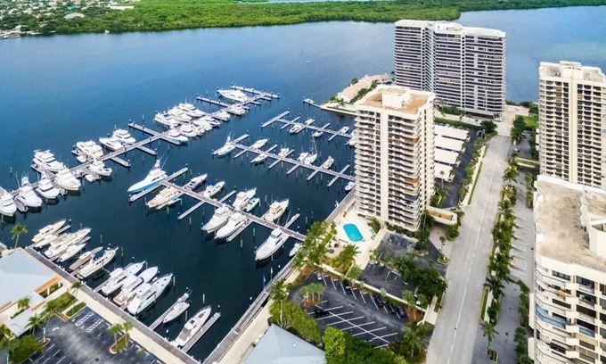 Hunt Club Complejo | Always Take The Scenic Route! 2 Comfortable Units, Tennis Court, On-site Dining