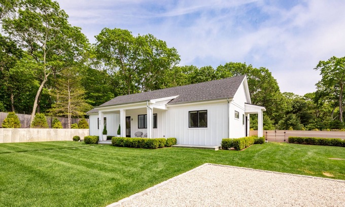 Amagansett North Casa | Amagansett Gated and Private Modern Ranch