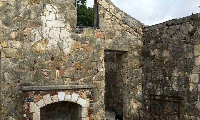 Bandera Apartamento | Amah's Cabin ~ Silver Spur Dancehall Ruins ~
