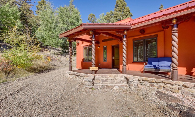 Amalia Cabina | Amalia Mountain Getaway w/ Deck, Fireplace!