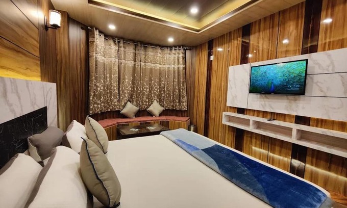 Kumharsain Casa | Amar Homestay - A Roadside Haven