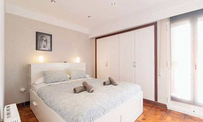 San Sebastián Apartamento | Amara Apartmnt *AMONAREN ETXEA*. Free WiFi, ROOMS, rent parking.