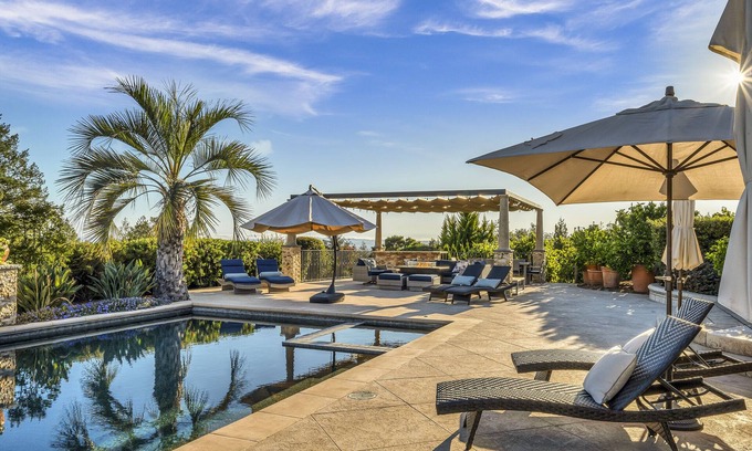 Santa Rosa Casa | Amarosa Estate sleeps 8 SantaRosa pool firepit spa