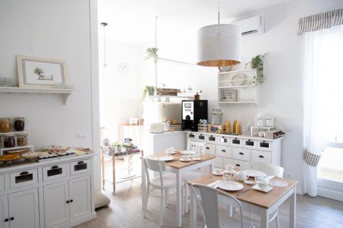 Sarzana Cama Y Desayuno | aMarti Suites B&B