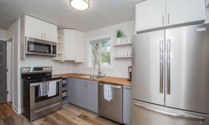 Fargo Casa | Amazing 2 Bedroom 1 Bathroom Upper Level Home