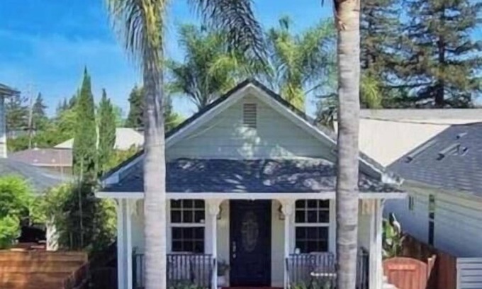 Napa Cabaña | Amazing 2 Bedroom/2 Bath Cottage in the heart of Downtown Napa