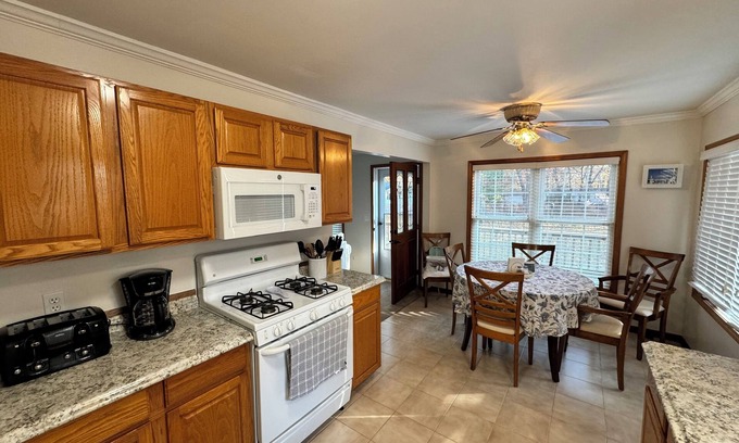 Caseville Casa | Amazing 2-bedroom house only 0.25 Miles from the beach