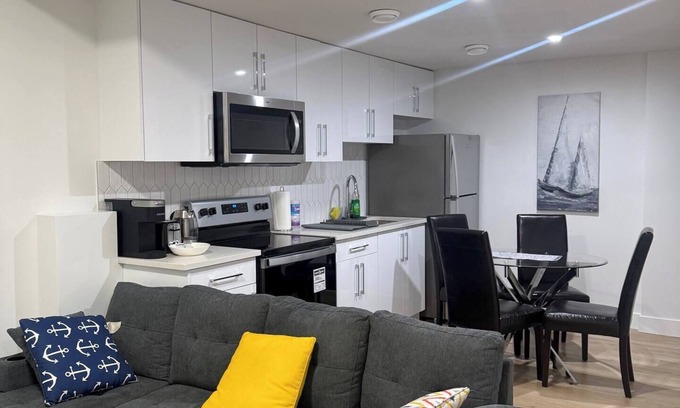 Northeast Edmonton Casa | Amazing 2-bedroom house with WiFi in Edmonton