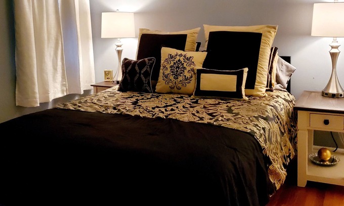 Cove - East Side - Shippan Condominio | Amazing 2 bedrooms apartment 3 beds and walking distance to Cove Beach