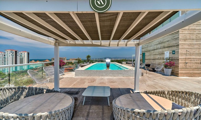 Isla Iguana Apartamento | Amazing 2 BR Condo - Marina - Rooftop Pool - Gym