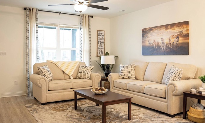 Jeffersonville Casa | Amazing 2 units house mins to Louisville!