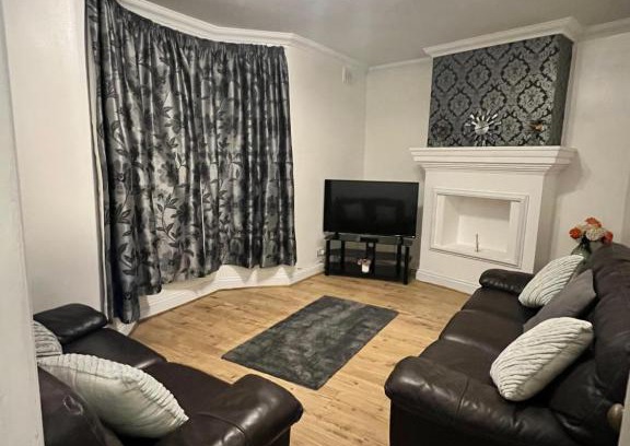 Plumstead Apartamento | Amazing 2bedroom house close to local amenities.