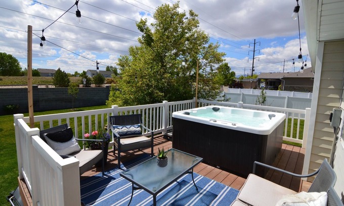West Jordan Casa | Amazing 3 Bedrooms / 2 Bathrooms home with PRIVATE HOT TUB!!!