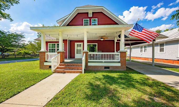 New Bern Casa | Amazing 3 BR Home | 5 mins to DT | Pet Friendly