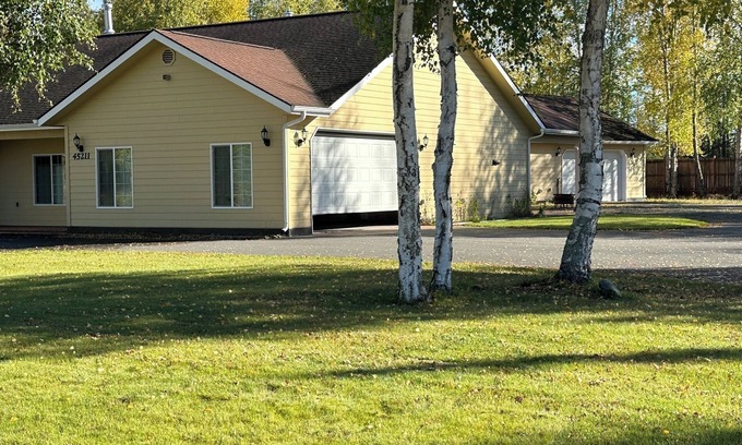 Soldotna Casa | Amazing 4-bedroom cozy single story house with attached garage in Soldotna.
