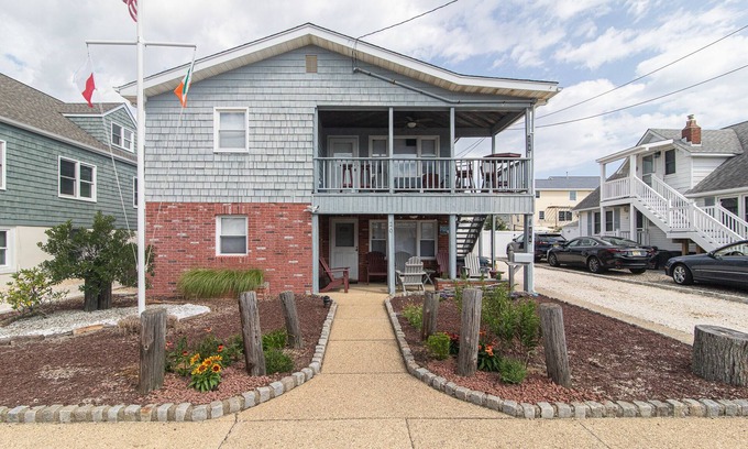 Ortley Beach Casa | Amazing 4 bedroom stay, 4 houses from the beach!