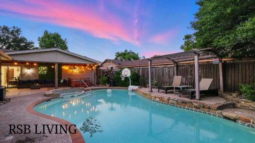 Garland Casa | Amazing 4BR 2Bath Home w Hot Tub Pool & Game Room