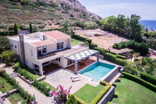 Palaia Fokaia Apartamento | Amazing 5 bedroom Villa with Swimming Pool
