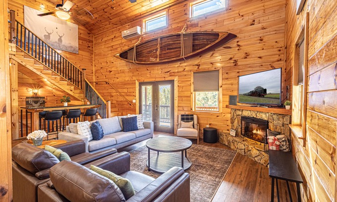 Whittier Cabina | *Amazing 5BR 5.5BA* Theater/Hot Tub/Game Room/Mtn Views