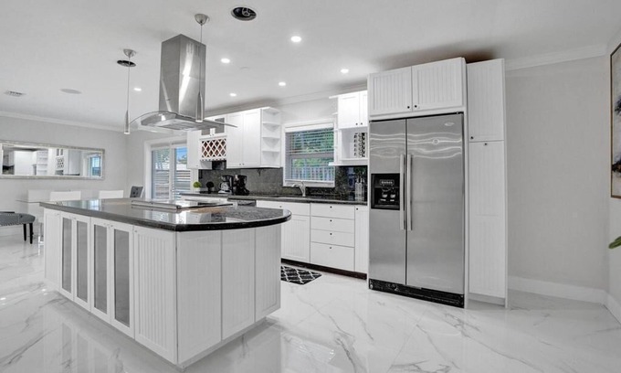 Deerfield Beach Villa | Amazing 5BR Heated Pool Jacuzzi Gameroom