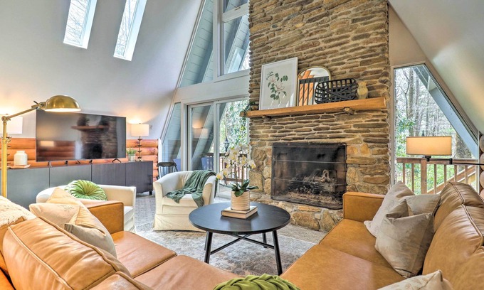 Brevard Casa | Amazing A-Frame w/ Private Hiking + Amenities