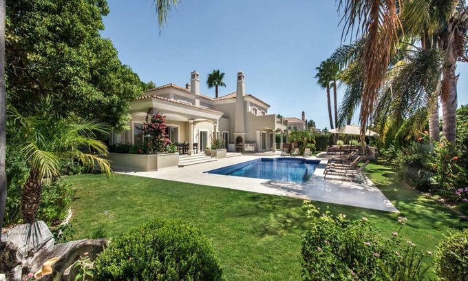 Almancil Villa | Amazing Algarve Villa | 5 Bedrooms | Villa Lillian | Private Pool & Ping Pong Table | Vale Do Lobo