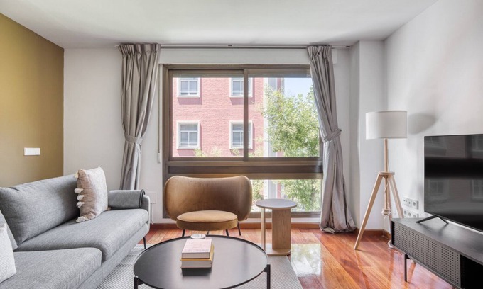 Almagro Apartamento | Amazing Almagro 2BR, in the heart of Madrid, by Blueground