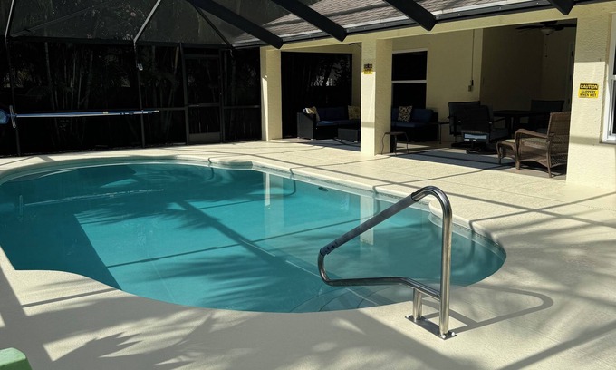 Port Saint Lucie Casa | Amazing and spacious home. 4be2Bth, and beautiful screened private pool.