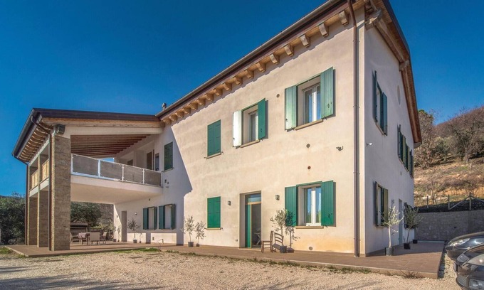 Cinto Euganeo Apartamento | Amazing Apartment in Valnogaredo With 3 Bedrooms, Wifi and Outdoor Swimming Pool