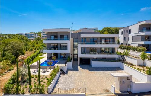 Zidarici Apartamento | Amazing Apartment In Malinska With Wifi