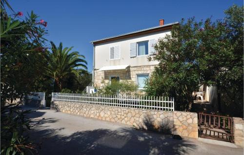 Stari Grad Apartamento | Amazing Apartment In Stari Grad With Kitchen