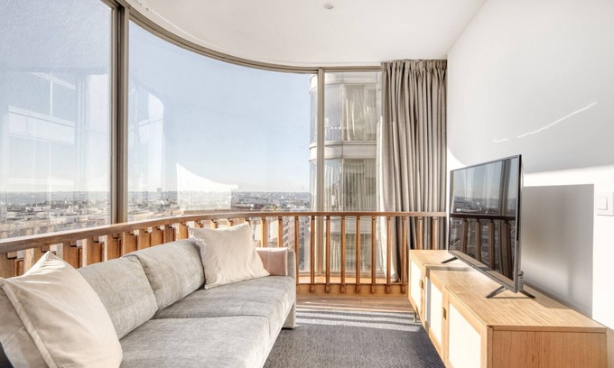 Moncloa - Arguelles Apartamento | Amazing Argüelles 2bd, near Madrid Rio w/amazing views, by Blueground