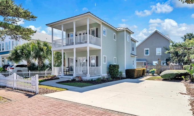 Crystal Shores Casa | Destin~Amazing Beach House~Location, Steps to Beach & Pool~Outdoor Living Space