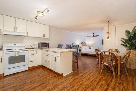 Punaluu Casa | Amazing Beachfront Condo