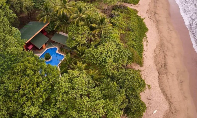 Palm Beach Estates Casa | Amazing Beachfront Chalet with big private pool