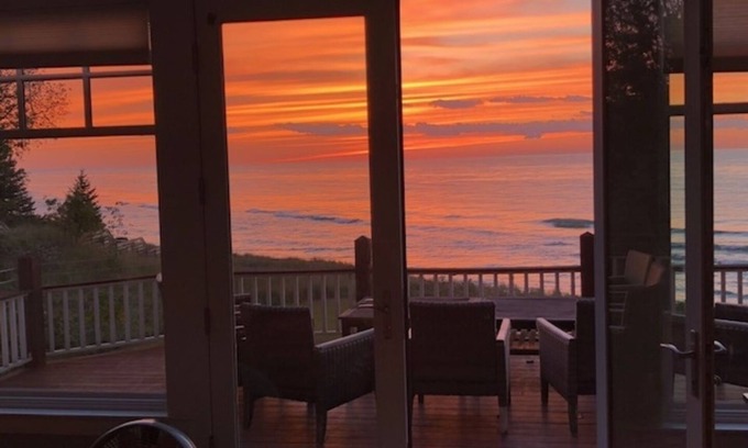 Union Pier Casa | 7500 pies cuadrados Casa frente al mar en Union Pier Sleeps 12