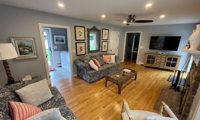 Osterville Casa | ¡RESERVAR AHORA! DIVERSIÓN en Osterville, MA - Capacidad 10 - Pase de playa, Fire Pit y más.