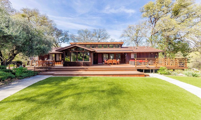 Ukiah Casa | ***Amazing Beautiful Redwood Retreat Home