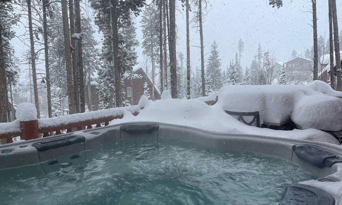 Winter Park Cabina | Amazing Cabin Just Above Downtown Winter Park. Private Hot Tub!