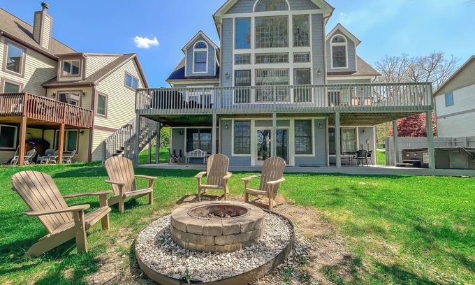 Thayerville Casa | Amazing Central Location! Lakefront! Hot tub/dock!