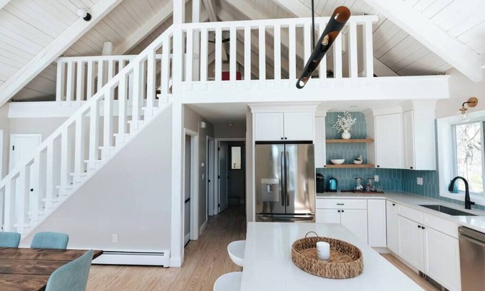 Middletown Casa | Amazing compound! Wedding stays! Gatherings! Newport! Beach!