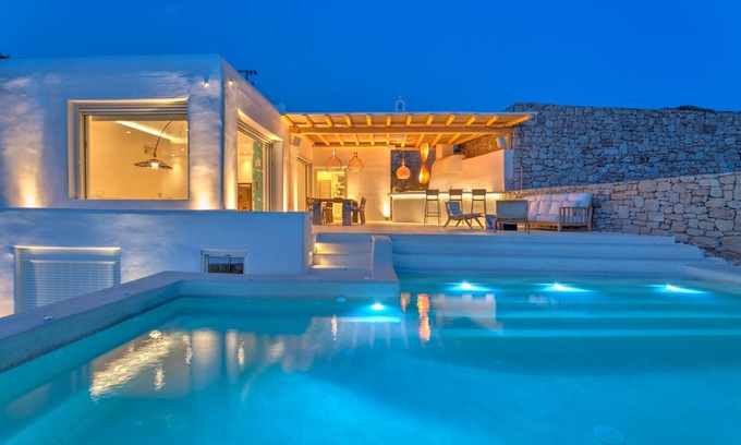 Platis Gialos Villa | Villa contemporánea ubicada en la playa de arena, 5 habitaciones, 5 baños, piscina, vista