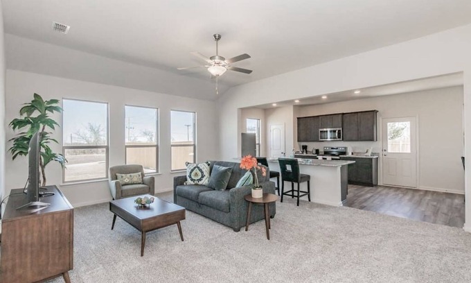 Seagoville Casa | Amazing Contemporary 4BR New Retreat ~ Fam&Group